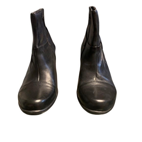 Clarks Rosabelle Black leather Ruched detail booties - Picture 3 of 6